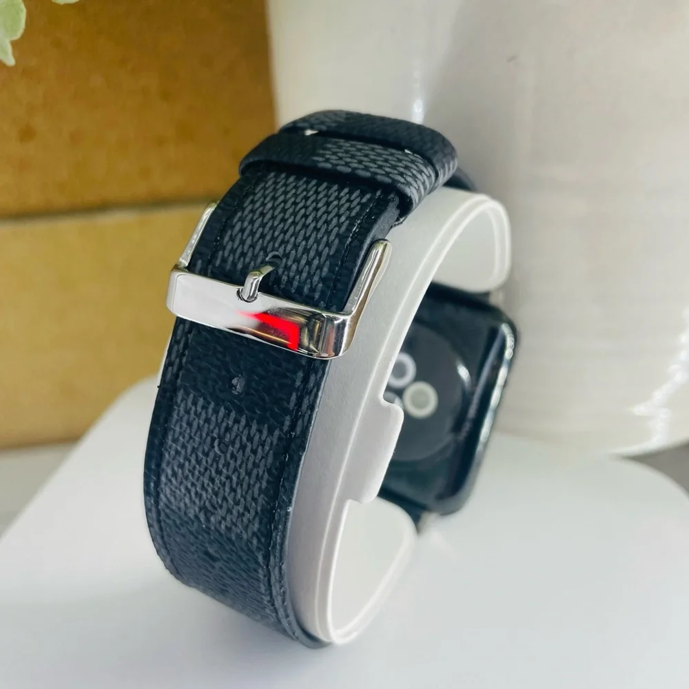 Cute Checkered Design Watchband in Black Apple Watch Any Series
